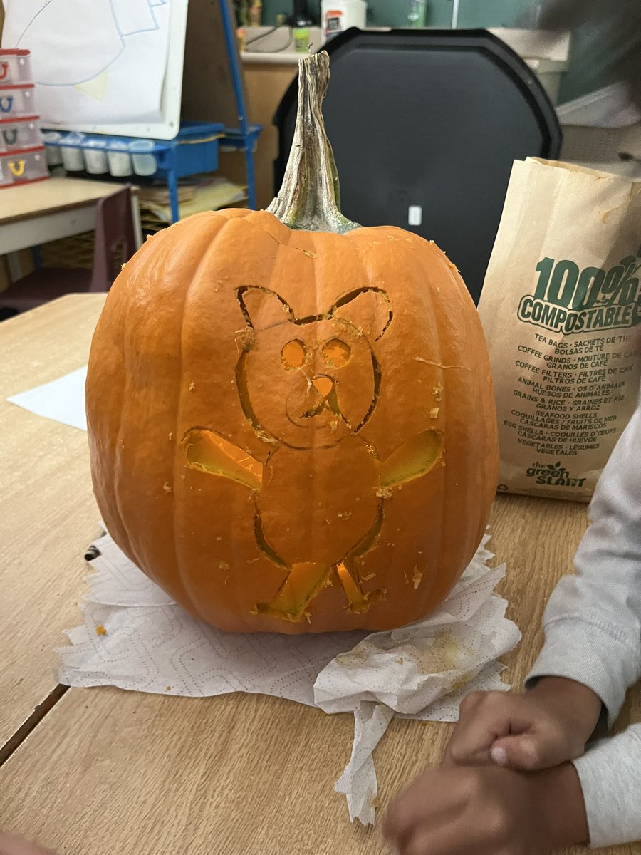 Mrs. Roccie & Mrs. Lapointe’s K class pumpkin for Spirit Bear’s pumpkin carving contest! @SpiritBear @fallingbrookps @DDSB_Indigenous