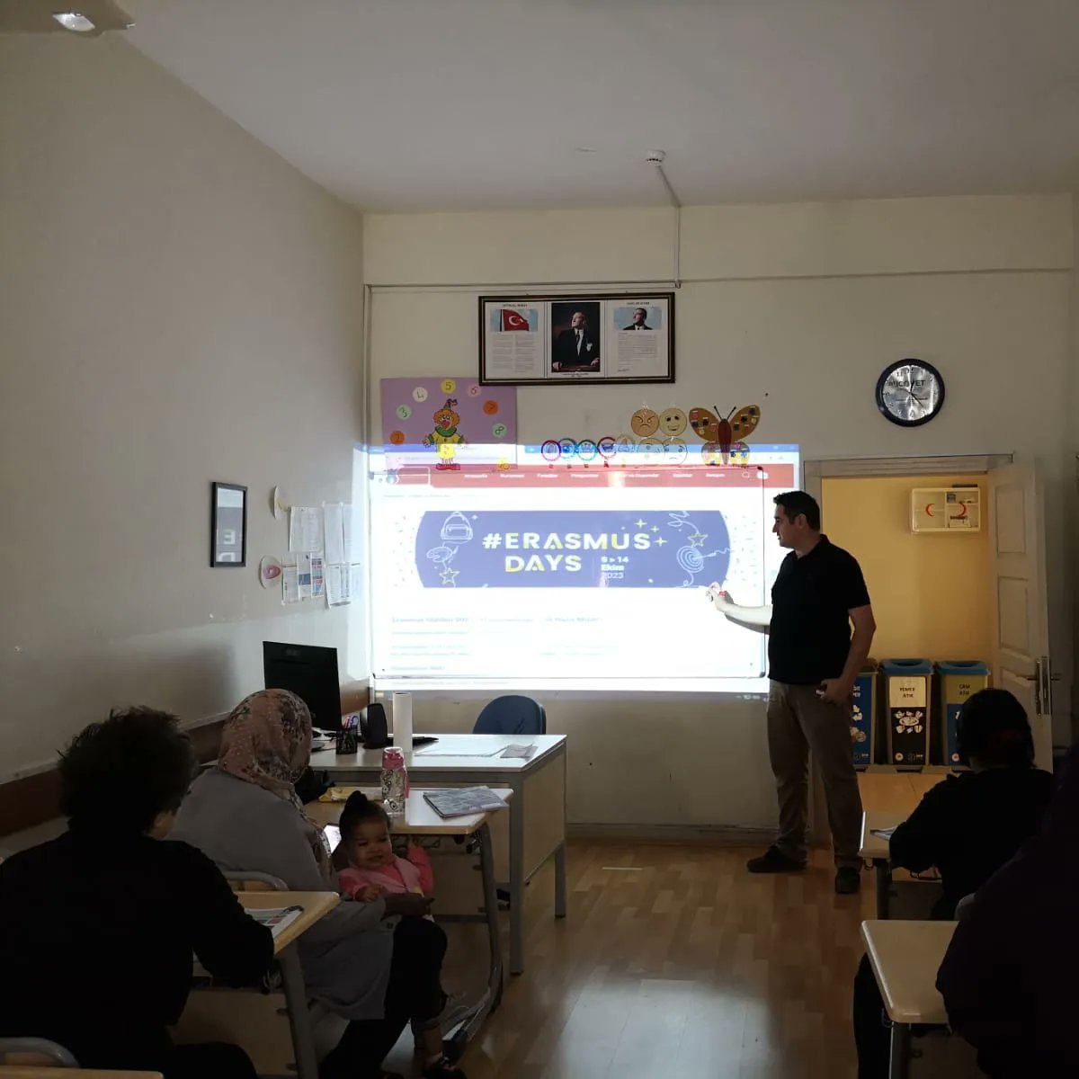 CubukHem's tweet photo. Erasmus days kapsamında kurumumuz tarafından kursiyer ve egiticelere Erasmus programları ve fırsatları hakkında bilgilendirmeler yapıldı.@ankaramemarge @ulusalajans @erasmusplus @erasmusdays @bahadiryilmaz06 https://t.co/xEEwbTjVRG