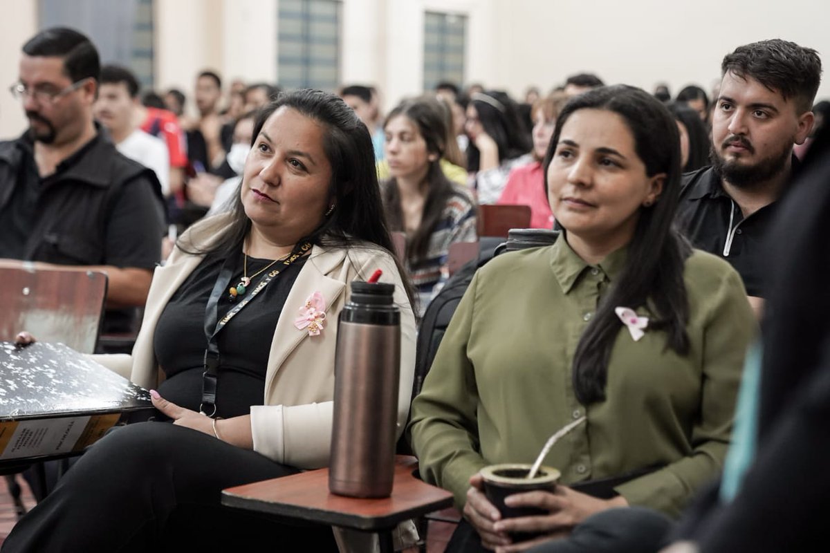 MuniEncarnacion's tweet photo. 🧡🙌🏻 La Secretaría de Prevención y Tratamiento de Adicciones de la Municipalidad de Encarnación desarrolló una charla a estudiantes de la Facultad de Humanidades de la @uni_itapua  en la carrera de Trabajo Social. https://t.co/EsgUqbZ298