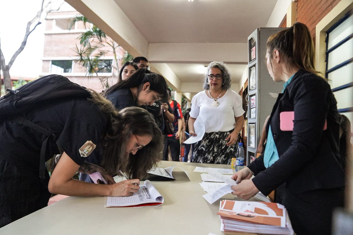 🧡🙌🏻 La Secretaría de Prevención y Tratamiento de Adicciones de la Municipalidad de Encarnación desarrolló una charla a estudiantes de la Facultad de Humanidades de la <a href="/uni_itapua/">UNI-Itapúa</a>  en la carrera de Trabajo Social.