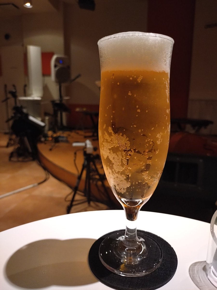 sunset_close's tweet photo. 久しぶりに #BLOID を聴きに❤️
出会って10年のお二人の
素敵な記念ライブを堪能して参りました。
カルボナーラも美味しかった~👍
ビール🍺の画が何故2枚?
そりゃ もちろん美味しくておかわりしたから🥰
ライブもビールも生でしょ~~←コラコラw https://t.co/PY2zu03nQD