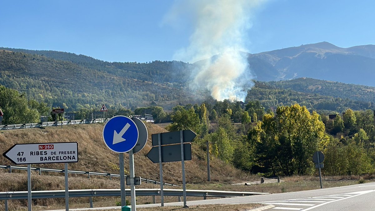 AvuiCerdanya's tweet photo. Incendi forestal a Urtx. Quan tinguem més informació us anpliarem aquest post #cerdanya #lacerdanya #urtx #incendi #incendiforestal https://t.co/ytCL8xp2QQ