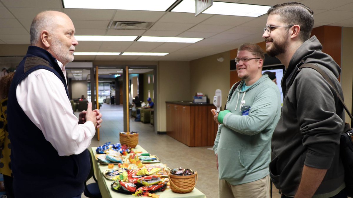 UCOBusiness's tweet photo. Our UCO College of Business students certainly enjoyed the savory and sweet treats provided by the Department of Accounting! (We might have, too 😉). Keep an eye out for more FUN. FOCUSED. FORWARD. events this semester! #UCObusiness #FunFocusedForward https://t.co/U3AsOROs0O