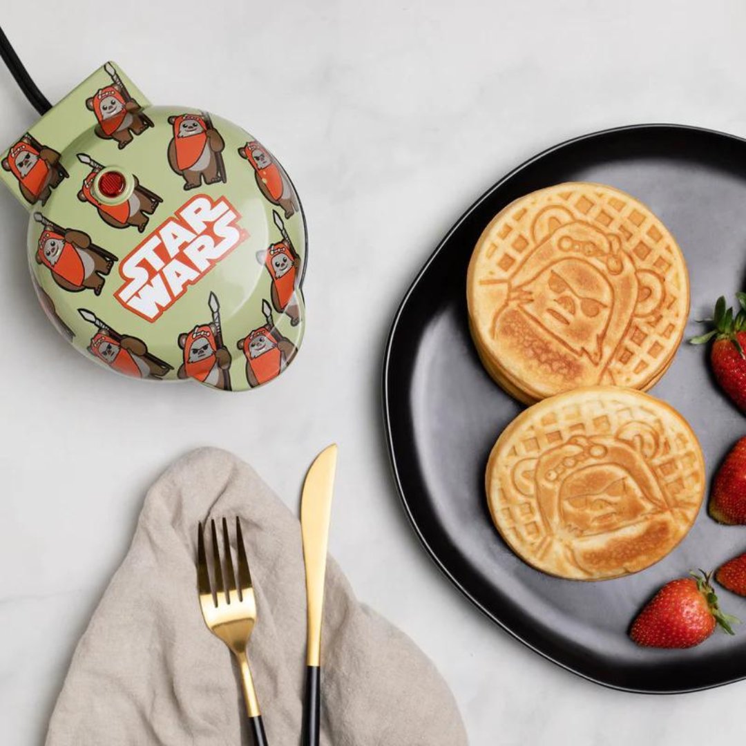 uncannybrands's tweet photo. NEW! Ewok Mini Waffle Maker 🧇

@starwars #starwars #ewoks #returnofthejedi #endor #miniwafflemaker #waffles #feedyourfandom #uncannybrands https://t.co/N3uQclq0Lm