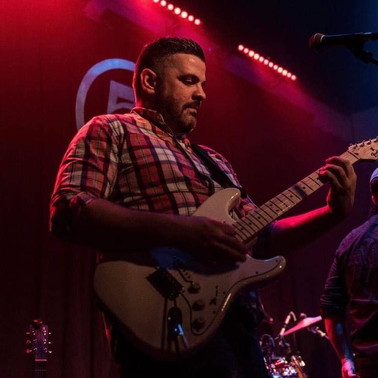 Corey Copper is a live acoustic musician from Columbus, OH who plays all genres of music. Catch him at Fenders tonight at 8:30! 

buff.ly/3LRNz7m