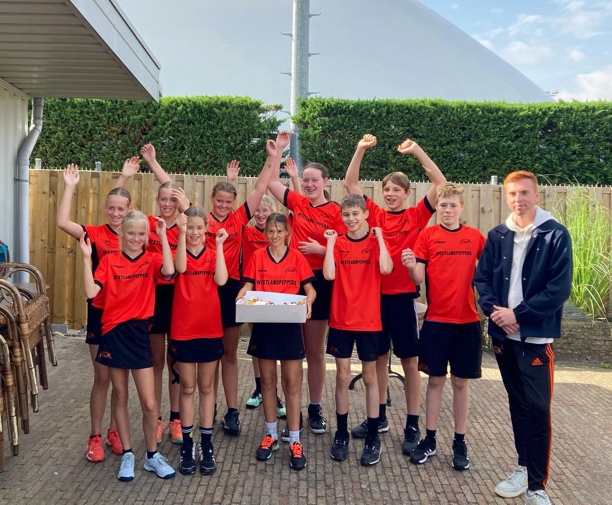 We kregen een mooie kampioens foto van korfbalvereniging Valto, team C1 had in het mooie oranje Westlandpeppers shirt het kampioenschap binnengehaald, gefeliciteerd jongens &amp; meiden