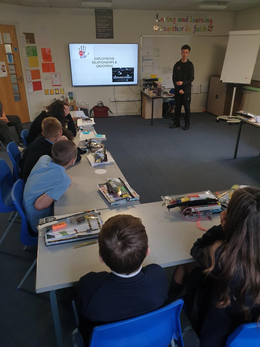 MerPolWirral's tweet photo. Day 3 #MiniPathfinders Project at Holy Cross Primary School in Birkenhead.
#TeamBeb were joined by C.E.L.L.S team who spoke to pupils about County Lines, Drug Dealing, Grooming, Child Criminal Exploitation, Bullying, Victim impact & Joint Enterprise
#Prevention https://t.co/T4YPSXsdup