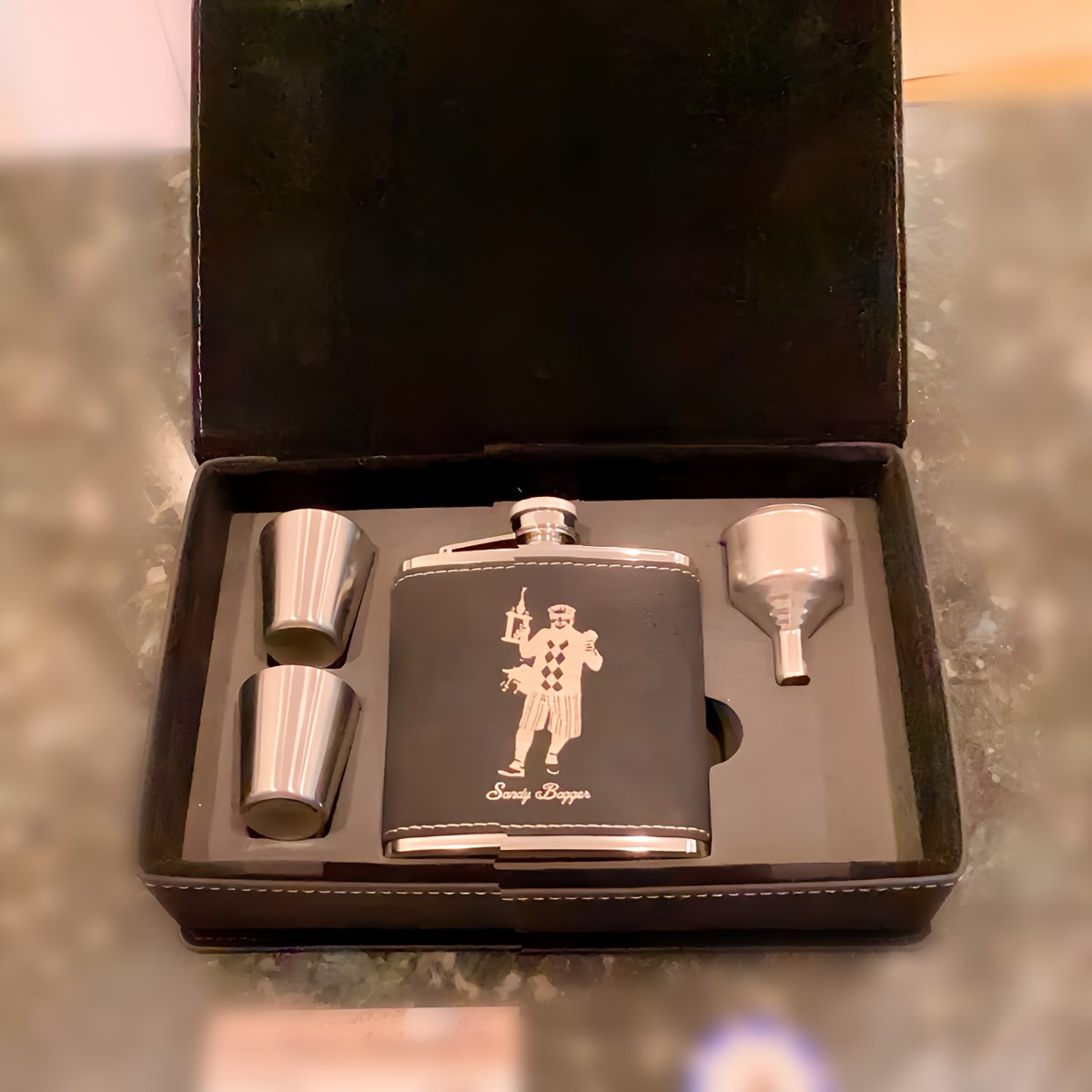 Sandy_Bagger's tweet image. The perfect flask to help keep you warm on the links!  #fallgolf
Shop here:  sandbaggeranonymous.com/products/