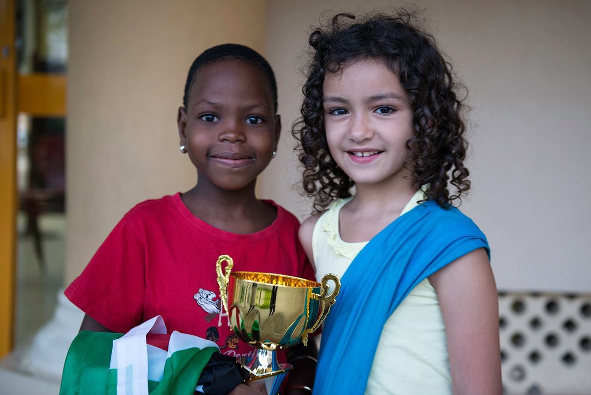 davidllada's tweet image. Her first tournament game, her first chess friend.
Mombasa, 2017 🇰🇪
#InternationalGirlChildDay #chess