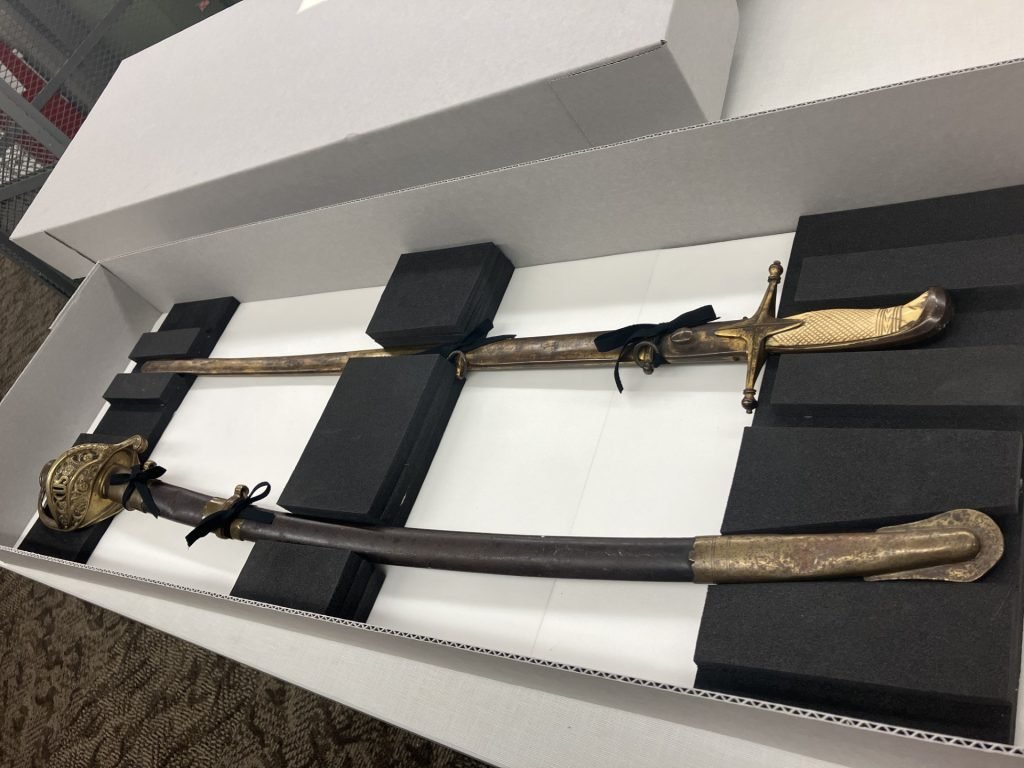 New on the blog! Civil War swords....in the University Archives? @iuils graduate student Evan Brandon explores the perennial archivist mantra of 'it depends.' blogs.libraries.indiana.edu/iubarchives/20…