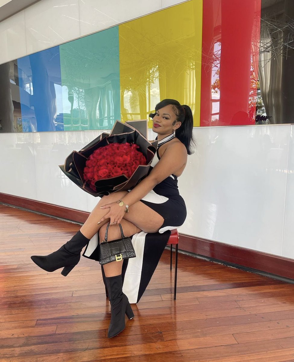 therealrosebae's tweet photo. I’m Mona from PG county MD, this is my art🥰 https://t.co/uMoexSt72N