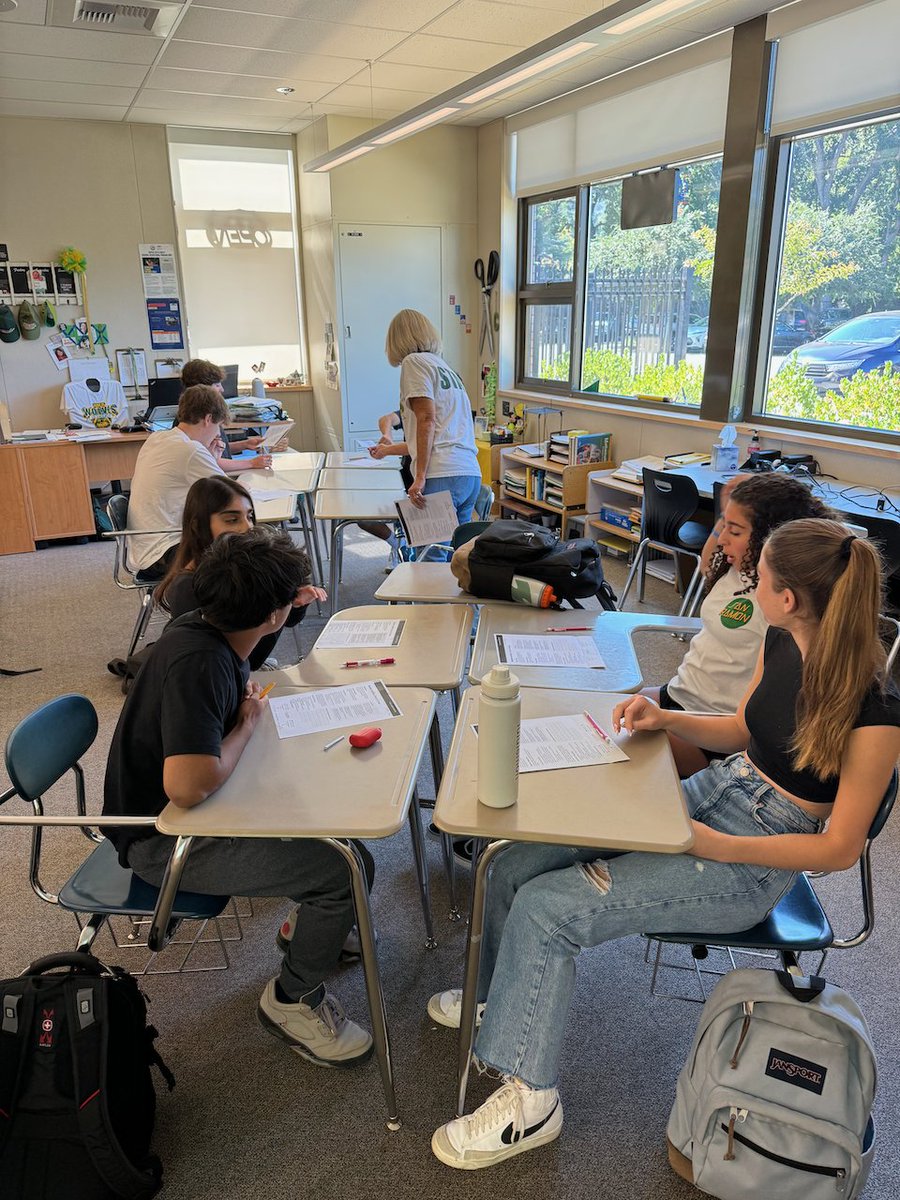 I had the honor of teaching a course on Bitcoin (from Barter to Bitcoin) to two classes of high school students enrolled in an Entrepreneurship course at San Ramon Valley HS for @janorcal. These young adults have so many opportunities to change the world in front of them! 