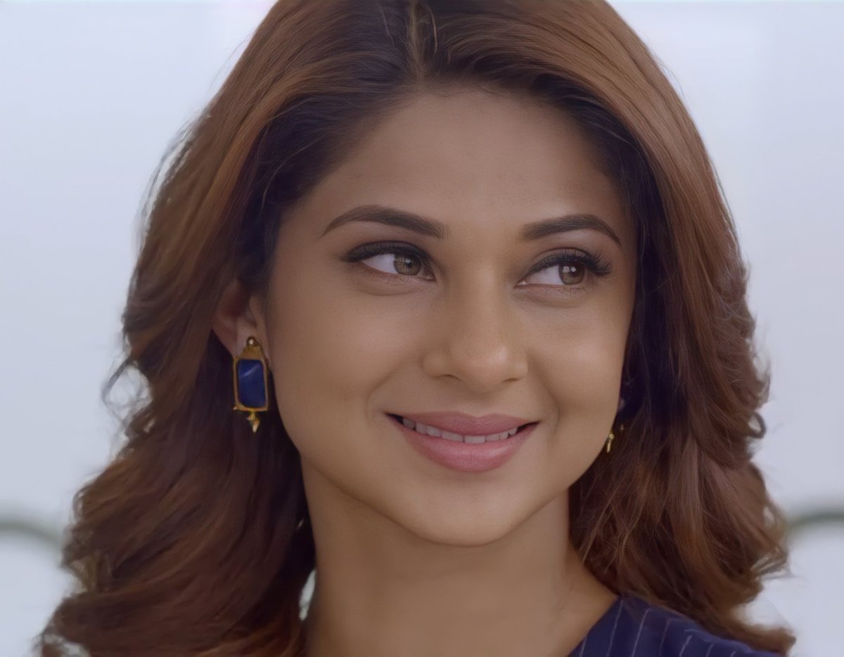 UnofficialJenn1's tweet photo. It's the day of Maya Mehrotra, exactly 7 years before on this day she's stolen our heart (from the beginning) and never returned it anymore. It's 7 long years she's ruling over our hearts...✌

#7yearsofBeyhadh #JenniferWinget #MAYA #mayamehrotra #beyhadh https://t.co/6VMtRWPq0E