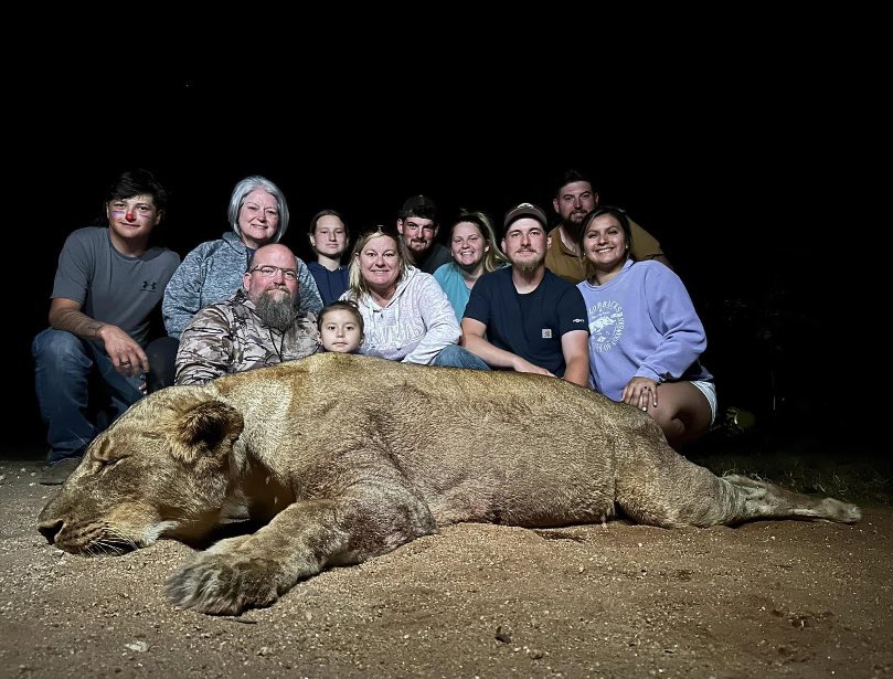 XposeTrophyHunt's tweet image. Sean Clark (front left), Oklahoma &amp;amp; family posing with his 'canned' lioness. She was 'old &amp;amp; kicked out of her pride.' Captive bred lionesses don't have a pride, you brainless idiot. 🤬RT
#BanTrophyHunting 
@_Pehicc @SARA2001NOOR @Angelux1111 @Gail7175 @DidiFrench @PeterEgan6