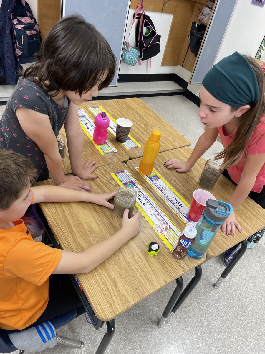 Our "Mystery Guest Teacher", Mrs. Charisse Garland, came in and taught our Grade 2-3's a science lesson about the different properties of soil. The students were highly engaged and loved the experiments.