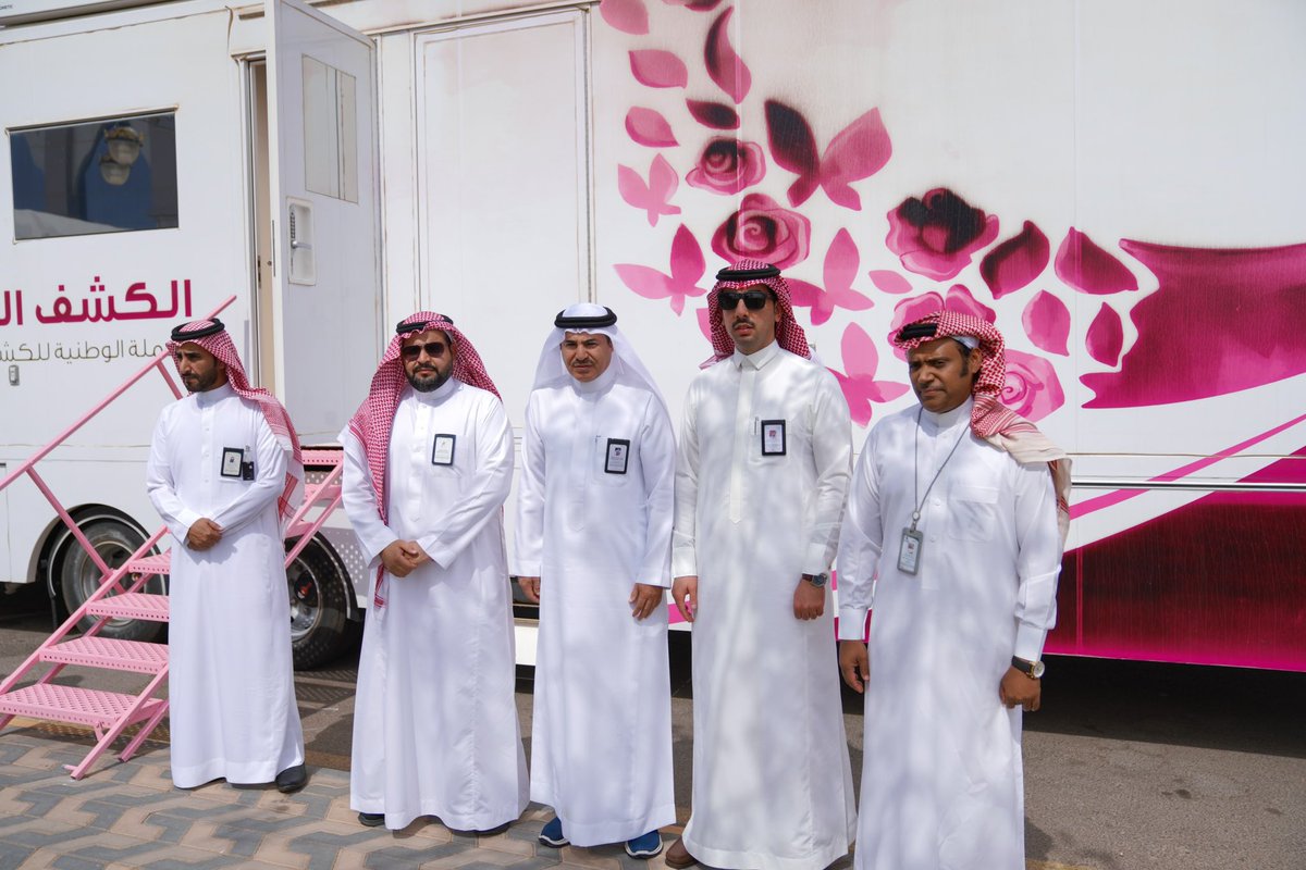 joufhealth's tweet photo. دشن سعادة مدير عام صحة الجوف المكلف أ. زياد بن عبدالرحمن البليهد ، العيادة المتنقلة لفحص الثدي بالماموجرام ٫وتعمل بافضل التجهيزات مع خدمة الاستشارات والتشخيص عن بعد. وتتواجد بمبنى العيادات الخارجية بمستشفى الأمير متعب بن عبدالعزيز. https://t.co/OSBLwcPxyz