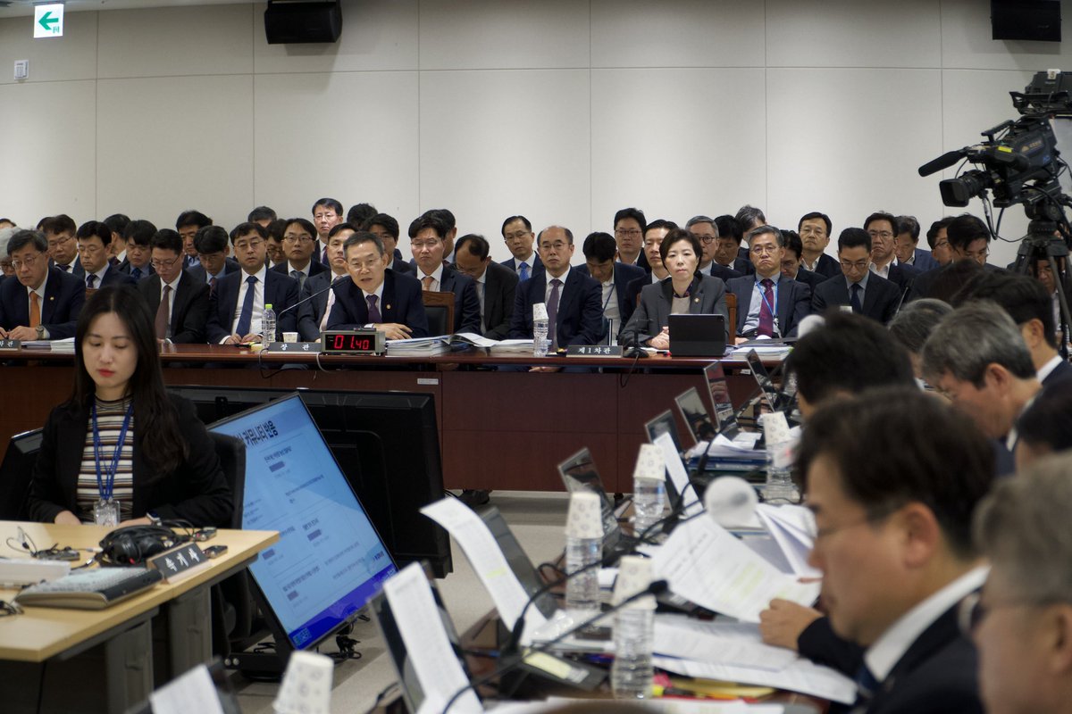 <내년도 국가 R&amp;D 예산이 16.6% 대폭 삭감된 이유를 확인했습니다>

외환위기 때도 없었던 대규모 R&amp;D 예산 삭감 배경에 윤석열 대통령의 지시가 주요하게 작용했다는 사실. 오늘 과기부 국정감사 질의로 밝혀냈습니다. 

“대통령께서 처음에는 ‘예산은 건드리지 마라’고 하셨습니다”
“국가
