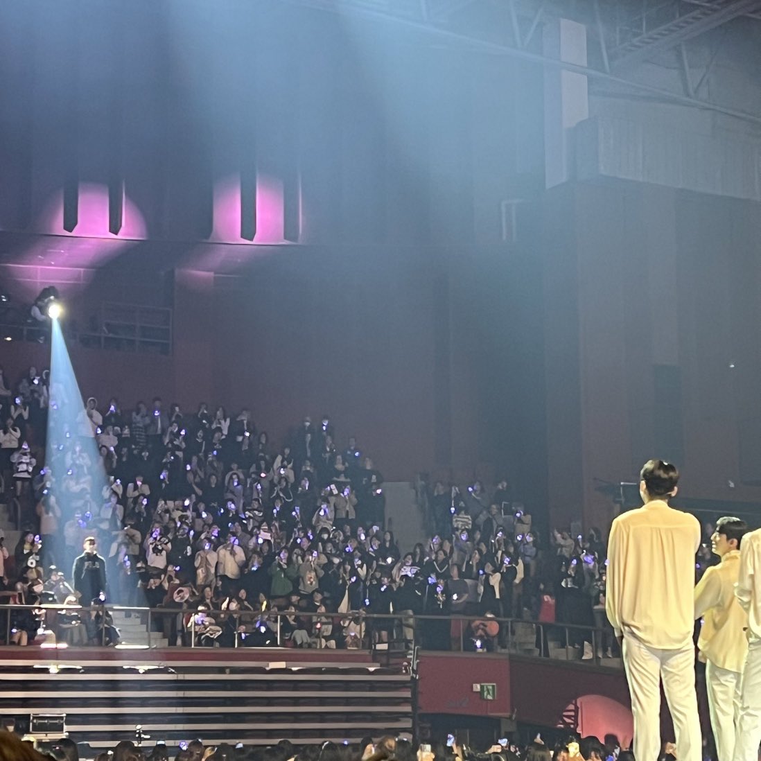 ...
재윤이가
외계인처럼 느껴짐
이제 멍멍행성으로 돌아갈 시간입니다
라고 할것같음.....