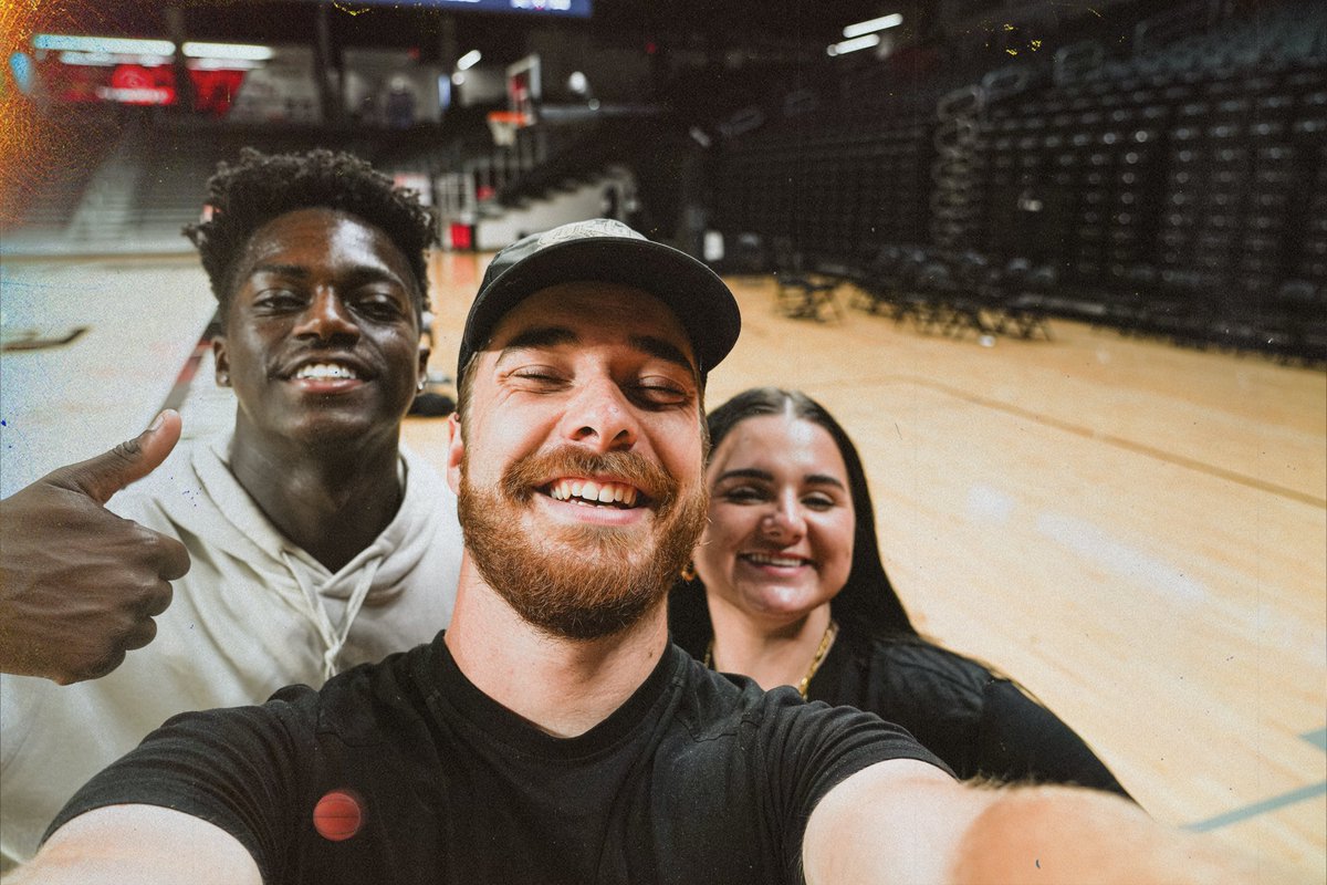 BearcatsDigital's tweet photo. 📂 2023-24 Creative > WBB Shoot > BTS Photos https://t.co/4m4VMp93fn