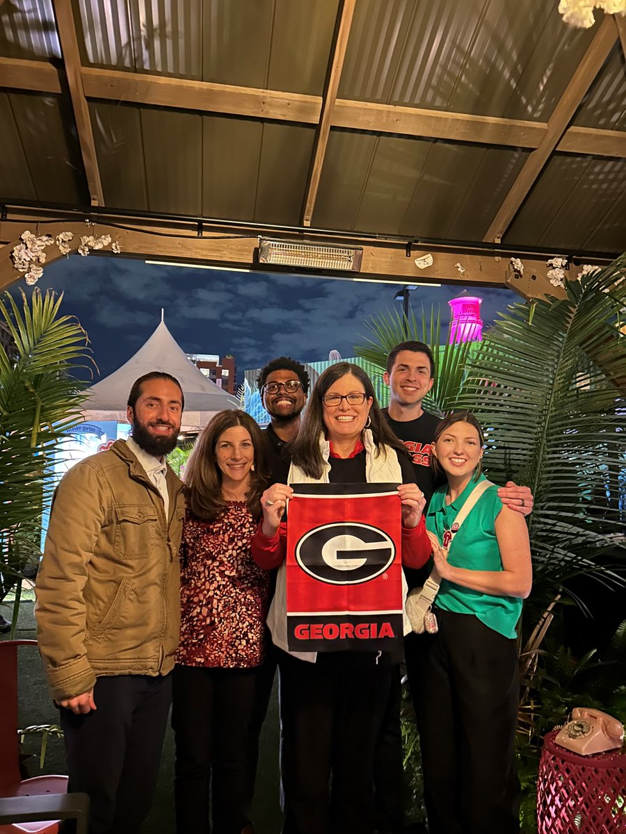 PharmDawgs showed up and out in DC! Dean Kelly Smith ’92, ’93 and several CofP alumni enjoyed gathering in Washington, DC last night. Thanks to all who attended:  Nav Singh ’20, Marissa Furman Ross ’08, Eric Bryant ’20, ‘25, Sam Bignault, BSA ’19, Sarah Adam Bignault ‘23.
#HBTRxD