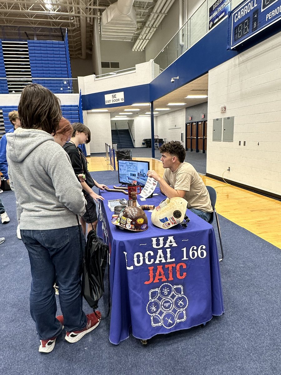 AmySwiThomas's tweet photo. Max Wiard class of 2023. Representing the Local 166. Graduated June 4. Started June 5. @carrollchargers #foundhispath https://t.co/VAtDbaW6rv
