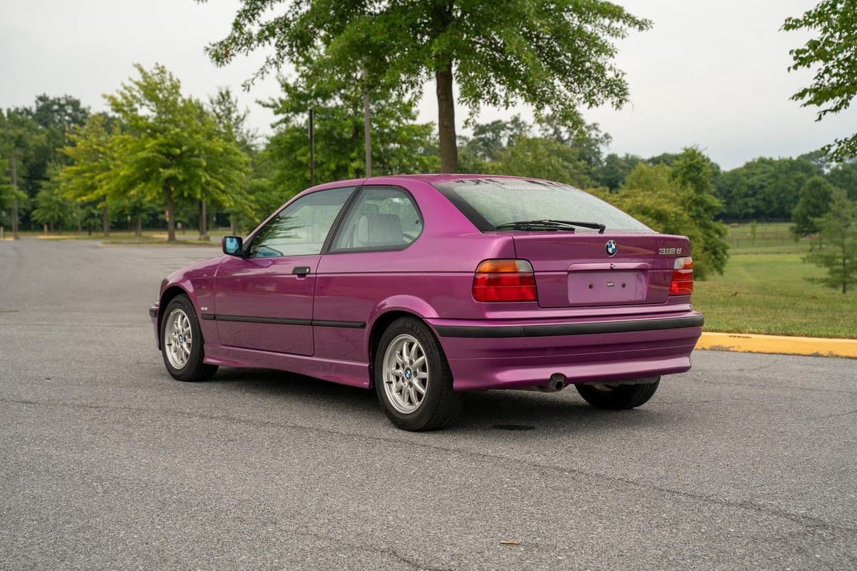 uco_cars's tweet image. #WednesdayWant with this rare individual 3 Series hatchback from the UK. In certain light, I’m getting strong SE30 Jota vibes.

🟣Lila Metallic
📸: Cars &amp;amp; Bids (carsandbids.com/auctions/rjLXR…)
