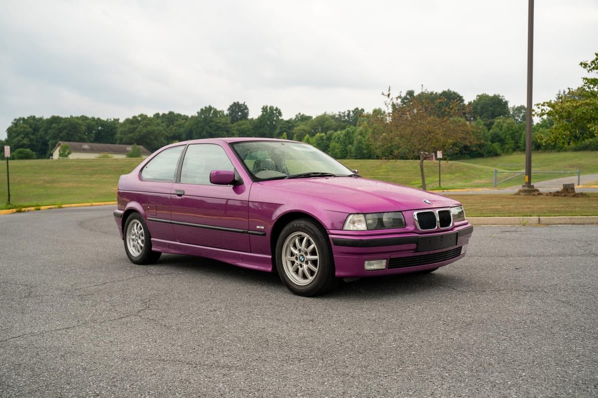 uco_cars's tweet image. #WednesdayWant with this rare individual 3 Series hatchback from the UK. In certain light, I’m getting strong SE30 Jota vibes.

🟣Lila Metallic
📸: Cars &amp;amp; Bids (carsandbids.com/auctions/rjLXR…)