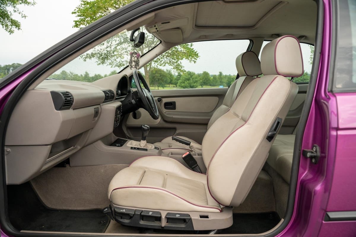 uco_cars's tweet image. #WednesdayWant with this rare individual 3 Series hatchback from the UK. In certain light, I’m getting strong SE30 Jota vibes.

🟣Lila Metallic
📸: Cars &amp;amp; Bids (carsandbids.com/auctions/rjLXR…)