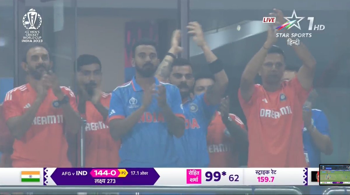 Jay_varotra_'s tweet image. The dressing room &amp;amp; whole crowd standing up for Rohit Sharma.

✅5 centuries in #CWC19 
✅Most centuries in a World Cup
✅7 centuries in World Cups,  most century

Take a bow for #hitman Rohit Sharma