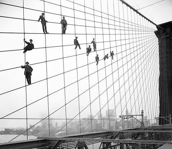 MarshMehoo's tweet photo. Painter Of The Brooklyn Bridge,1914. 🫡 👏
" They remind me of #musical_notes!
+
In a suit with a top hat no less " https://t.co/gcfcBTMniB