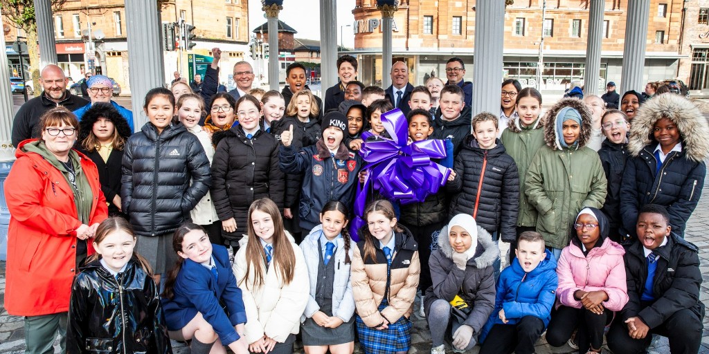The return of the iconic Bridgeton Umbrella was marked with a celebration ceremony this morning after significant restoration works. 

clydegateway.com/news_post/icon…

#ThisIsThePlace
#PeoplePlaceJobs

@dalmarnockps
<a href="/culturejnctn/">Culture Junction</a>
<a href="/alisonthewliss/">Alison Thewliss</a>
@redmondlabour