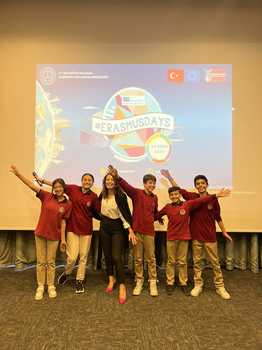 Hüsnü Dumlu Kız Anadolu İmam Hatip Lisesi olarak İl Milli Eğitim Müdürlüğünün düzenlemiş olduğu ErasmusDays programına katılım sağlayarak hareketlilik deneyimlerimizi paylaştık 🌎🍀📌 #ErasmusDays  <a href="/etwgaziantep/">Erasmus / eTwinning Gaziantep</a>  <a href="/_kayazehra/">Zehra KAYA</a>  <a href="/ulusalajans/">Türkiye Ulusal Ajansı 🇹🇷 Turkish NA</a>  <a href="/M_A_Tiryakioglu/">Mehmet Ali TİRYAKİOĞLU🇹🇷</a> @husnudumluiho