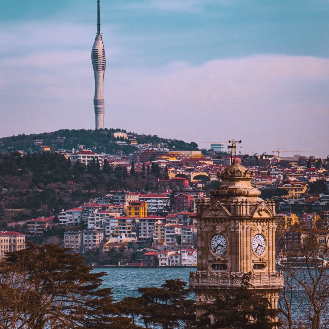 TravelTana's tweet photo. Marvel at the Dolmabahce Clock Tower ⏰, one of the most iconic landmarks in Istanbul, Türkiye! 🇹🇷

This magnificent tower stands 48 meters tall and features four clock faces that can be seen from all over the city. 🗺️

#Dolmabahce #ClockTower #Istanbul #Türkiye #Architecture https://t.co/oS3ofKQR59