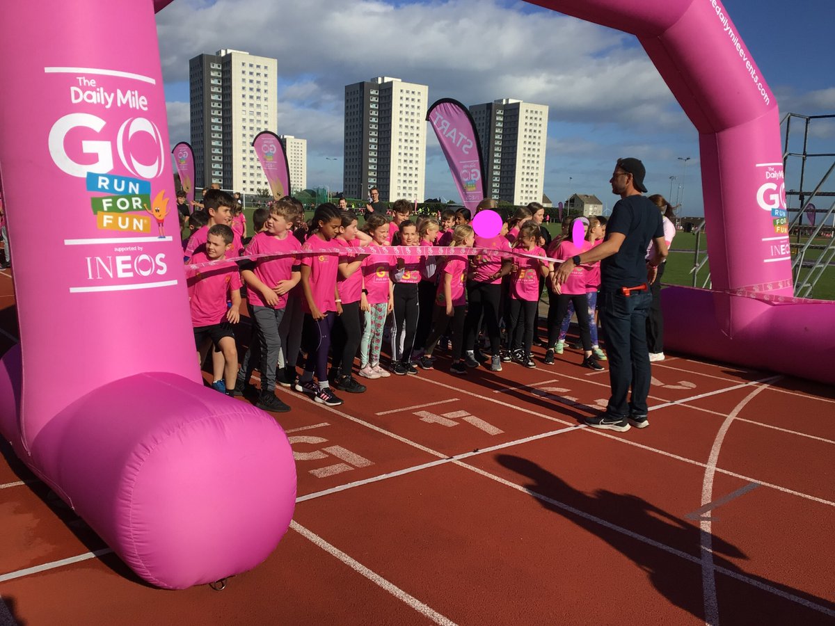 Charleston_Sch's tweet photo. 🏃‍♂️🏃‍♀️P6 The Big Run 🏃‍♀️🏃‍♂️
Yesterday, all of our P6s had a fantastic time at The Big Run event at the Sports Village. They all tried their best, demonstrating our 3 school values of Ambitious, Respectful and Resilient whilst at the event 👏
#GORunForFun #DailyMile https://t.co/n3NZCqRjGi