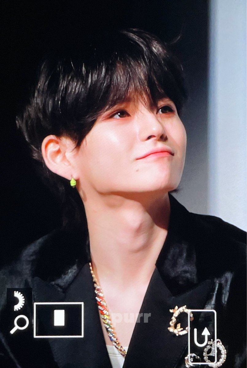 purr515's tweet photo. 231011 멤버들보는눈빛이따수엉 🥺🥺
#YOSHI #요시 #ヨシ #TREASURE https://t.co/TUJEVZgxgE