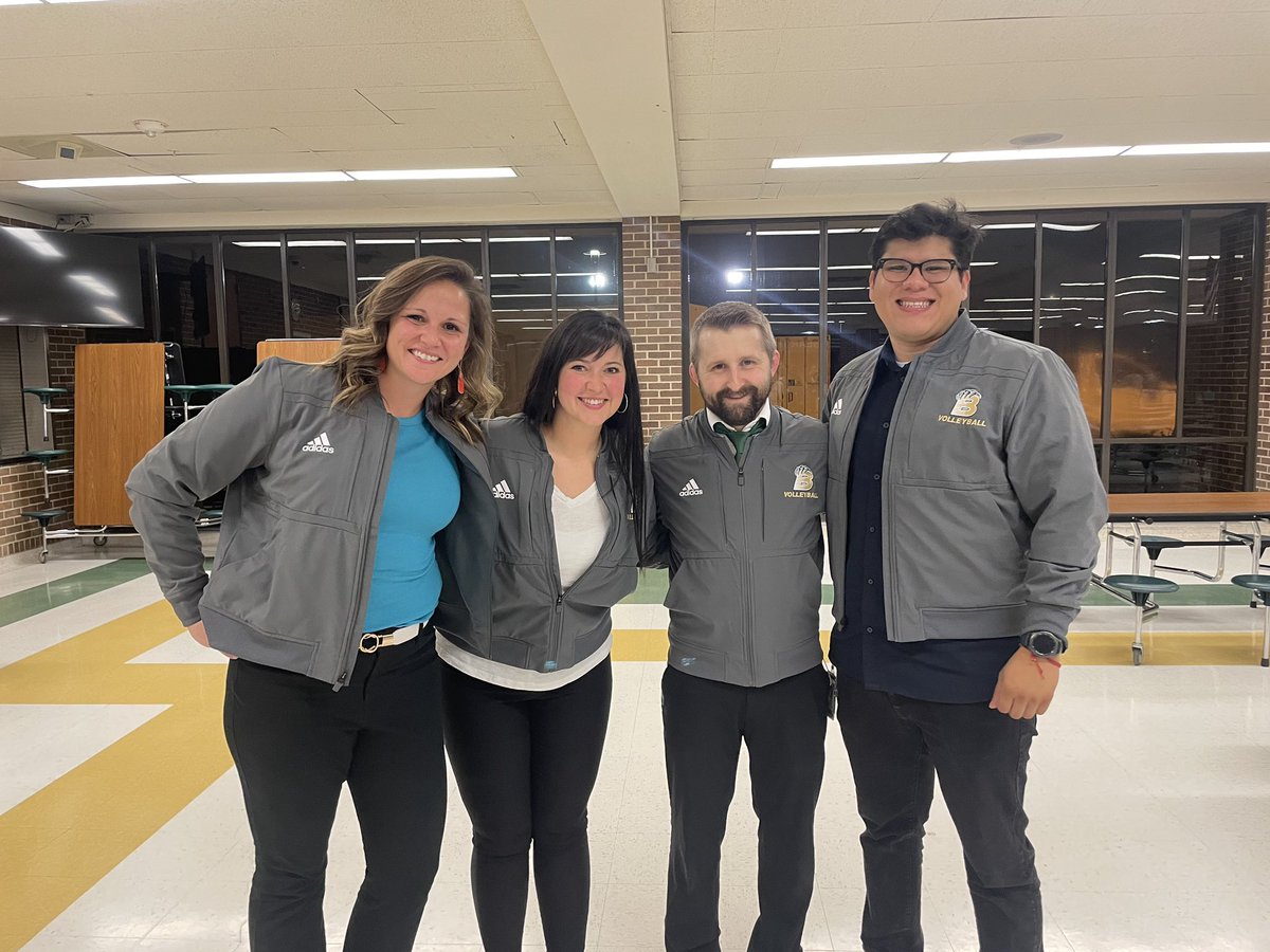 OPS_BryanHighVB's tweet photo. There was so much to be thankful for yesterday! We got to eat dinner with @OPS_WestviewVB after a great competition! @EPIC_4_Girls got to meet our team and watch us compete! Most importantly, we got to celebrate our 7 wonderful Seniors! https://t.co/3CZLg1pNhD