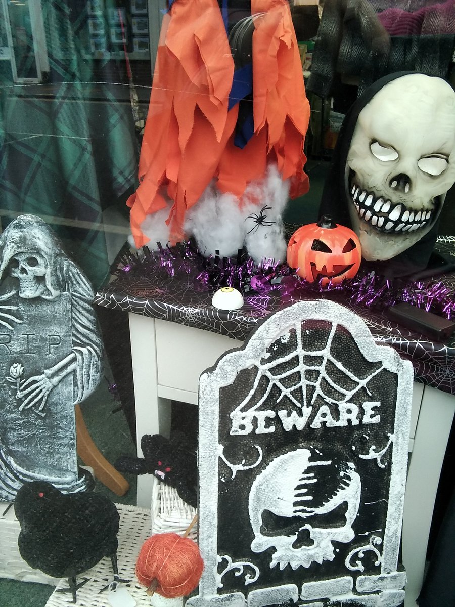 HailshamMind's tweet photo. Its Halloween at Hailsham mind👻🎃..pop in for a look at all our new goods,our accessory refresh,Halloween and much more...#mymindshop #mindhailsham #MentalHealthMatters #spookymonth https://t.co/BVNvNh7PjB