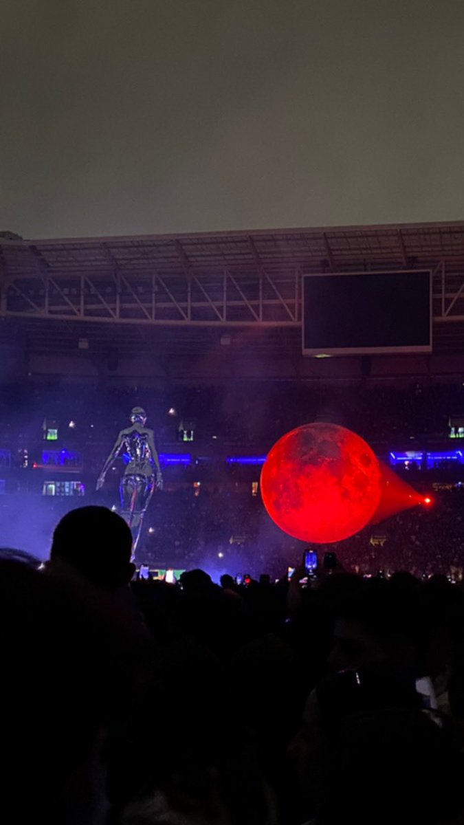 mycwrld's tweet photo. FUI PEDIDA EM CASAMENTO NO SHOW DO ABEL AO SOM DE DIE FOR YOU
MELHOR DIA DA MINHA VIDA MDS https://t.co/c6pjgG1Qqc