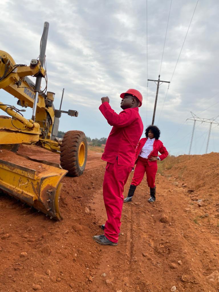EFFSouthAfrica's tweet photo. ♦️In Pictures♦️

What The Media Will Not Show You!

The Acting Executive Mayor of Mogale City Municipality, Fighter Kholeka Mandyu and MMC for Public Works, Roads and Transport, Fighter John Koboekae conducting an oversight on the gravel road maintenance program on the W3010 road which connects Smokedown Informal Settlement to Krugersdorp town main road.

A glimpse of what the EFF Government is capable of now and beyond 2024 National and Provincial Elections.

#EFFInGovernment