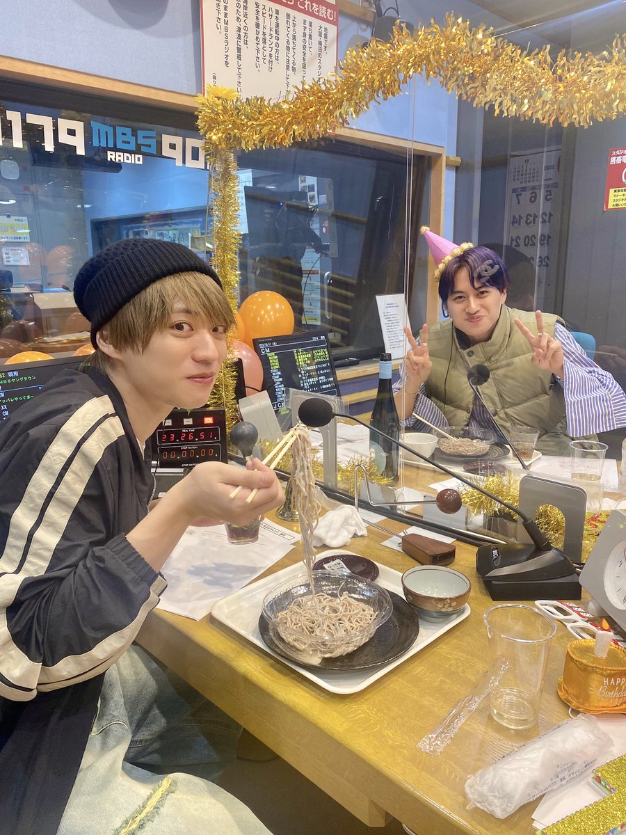A_yantan1179's tweet photo. ざるそばエンディングでした。

放送中食べてばっかいるな、このふたり。

#Aぇヤンタン https://t.co/B5aMEiFMD6
