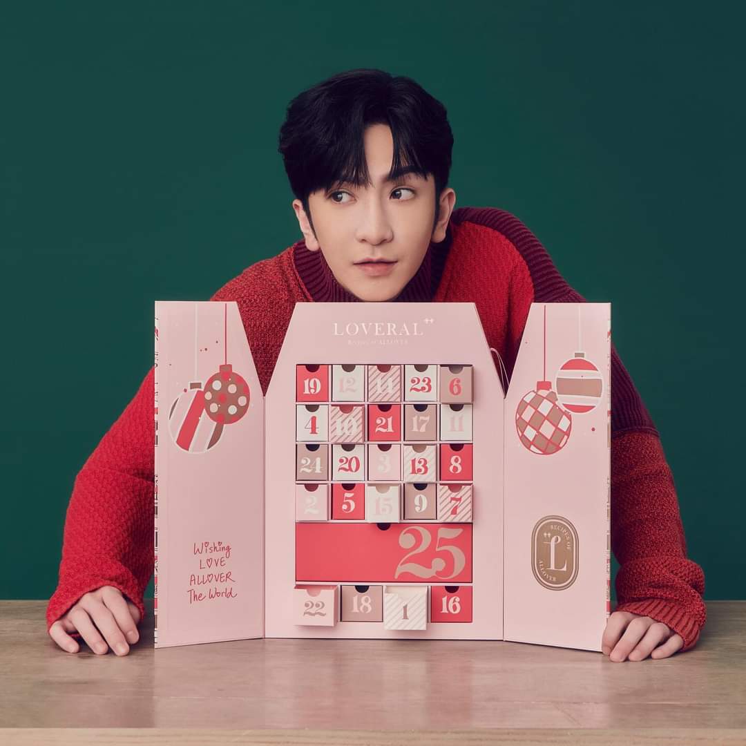ansonlo_fc_ca's tweet photo. 🎁 LOVERAL Christmas Countdown Calendar Chocolate Gift Box.🎄
Counting down to 25 Dec with 👱🏻♂️!
🎁📍Pre-order our Gift Box at < https://t.co/pL4mr18t32 > tomorrow 12 Oct from 12:00pm (HKT)
#LOVERAL #ChristmasGiftBox #Chocolate #AnsonLo
Details⬇️
@ansonlht @loveral.official https://t.co/DCjRW8xiGe