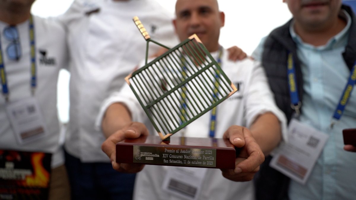 1001SaboresRM's tweet photo. ¡¡¡BRAVO!!!  El @RteLaTropical (#LosAlcázares 📍) gana
el XIV Concurso Nacional de Parrilla de @ssgastronomika. 🥳 ¡Cómo nos alegramos! 😋 

#RegióndeMurcia #ssg23 #ssg25aniversario https://t.co/ZtfDtAPEwm