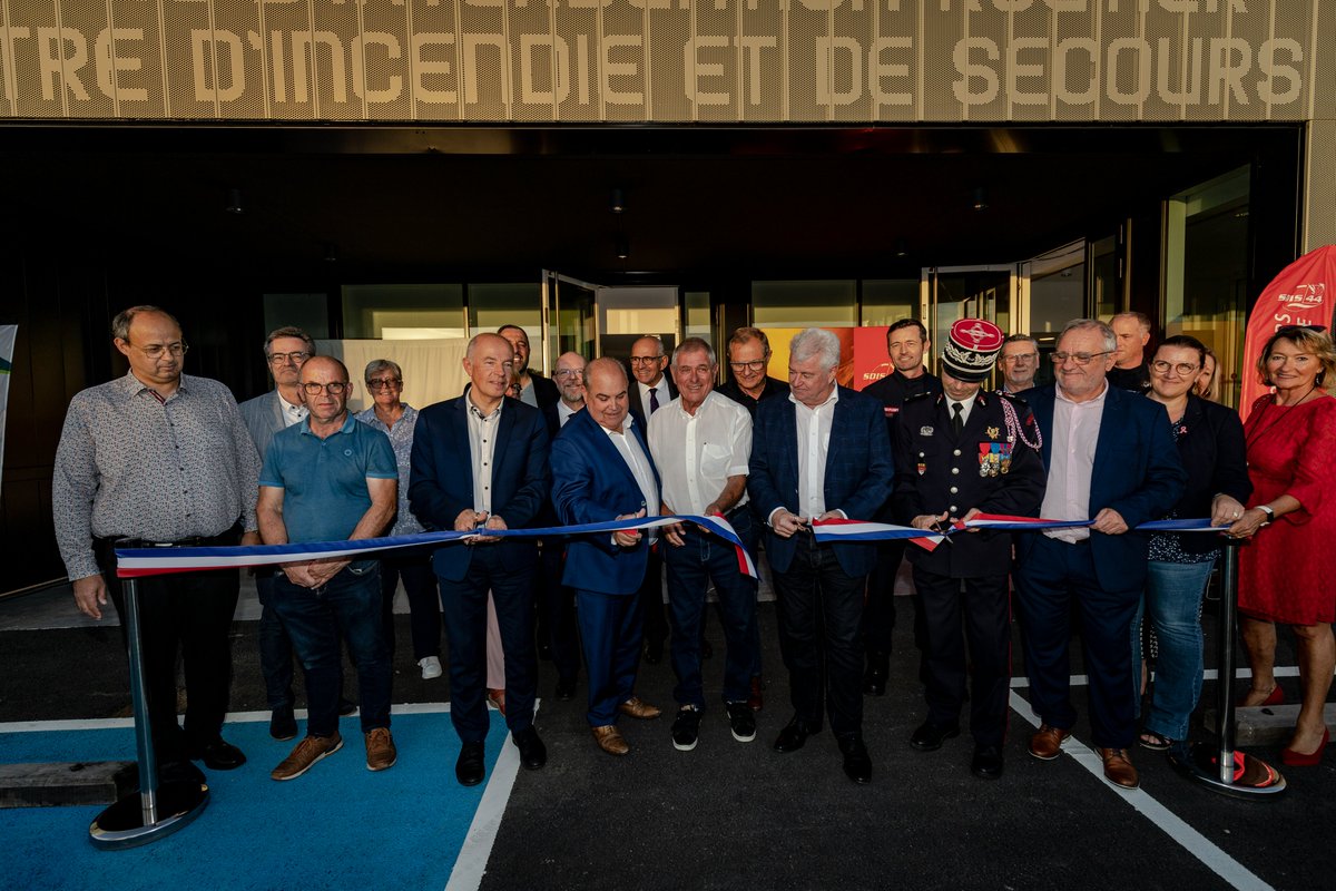 SDIS44's tweet image. #Inauguration | 🚒🤝Inauguration lundi dernier du nouveau centre de secours de Pornic, mutualisé avec le centre d'intervention routier.
l’occasion également du passage de commandement entre le Capitaine Jérôme Langlois et le Lieutenant Rémi Lavoquer.
-
📸V.LE COMTE-SDIS44