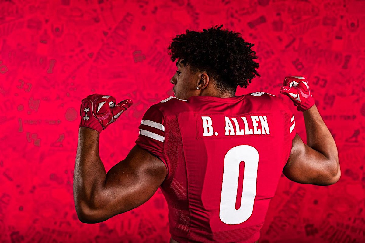 Bucky's Locker Room tweet media