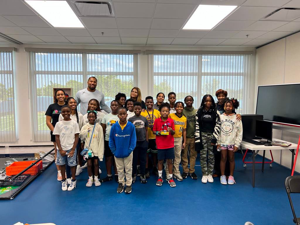Chubb Foundation (@chubbfoundation) on Twitter photo .<a href="/astronaut/">Bradley Chubb</a> visited <a href="/seek_inc/">SEEK Foundation, Inc.</a>, a STEM/STEAM focused youth foundation, and spent the day helping students build their robots for competition through FIRST Lego League. 🙌🏽🤖 .<a href="/astronaut/">Bradley Chubb</a> visited <a href="/seek_inc/">SEEK Foundation, Inc.</a>, a STEM/STEAM focused youth foundation, and spent the day helping students build their robots for competition through FIRST Lego League. 🙌🏽🤖
