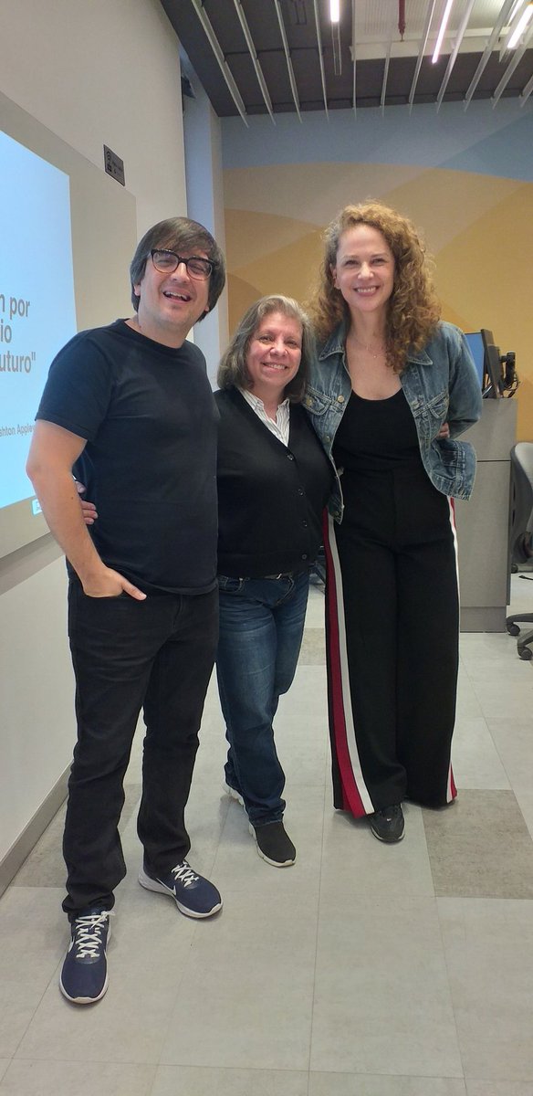 edithwritter's tweet photo. Gracias,  gracias,  gracias @miriam_paoli @capitanintriga y a todas las personas que hicieron posible esta mañana "TOP"
#GeneracionInvisible
@ProtagonistaT 
#passionlife 
@UdeSA https://t.co/zOw4r0it4l