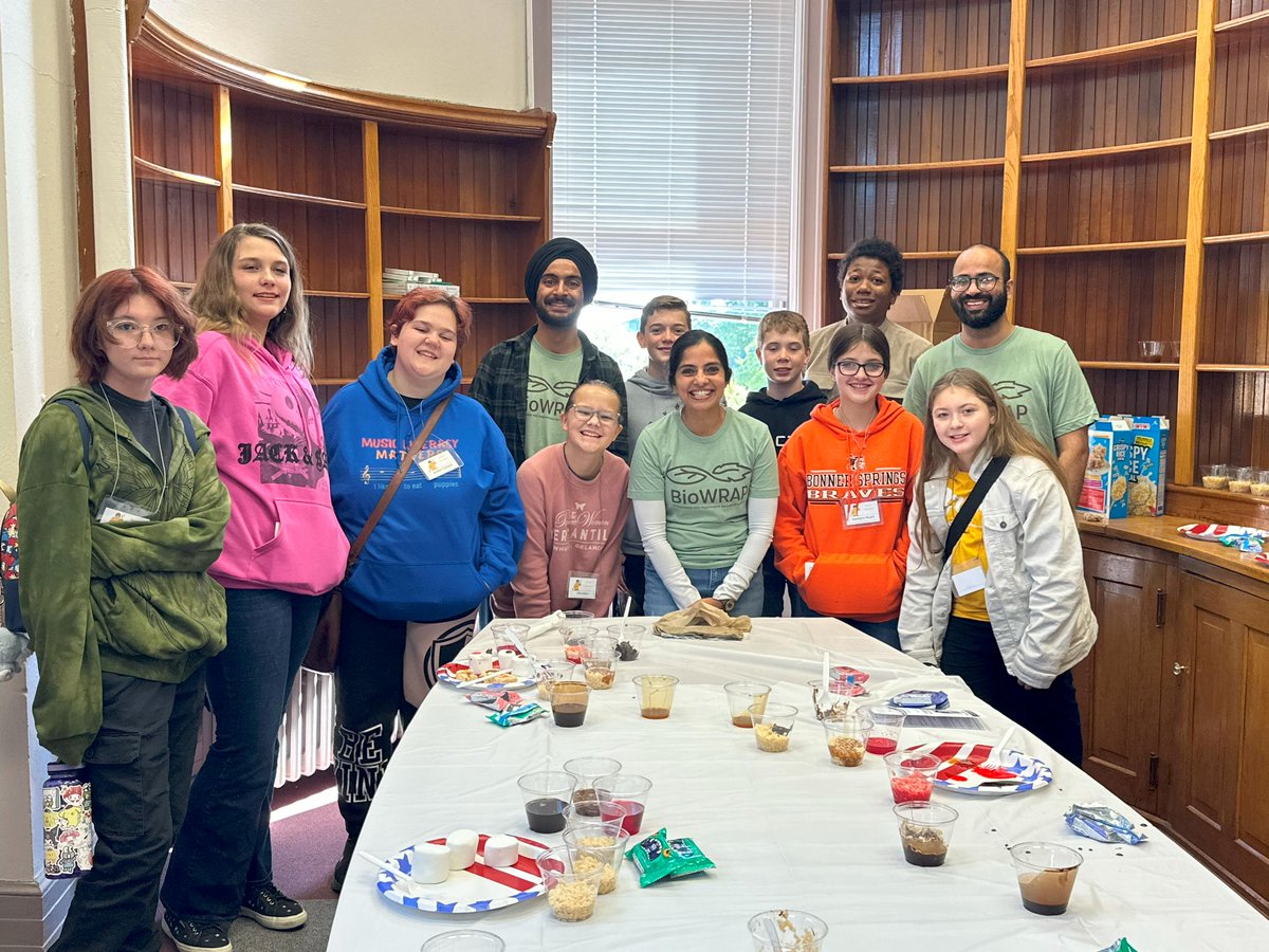 Bio_WRAP's tweet photo. If Soil Was a Rice Krispy!
The @Bio_WRAP Team at KSU & middle-schoolers used #RiceKrispies and #IceCreamToppings to explore porosity & the impact of applying different substances on their tasty "soils". #thebiowrap #NSFfunded #nsfbiowrap #bioplastics @KStateKAWSE #kawse #STEM https://t.co/yxUbvNQjxF