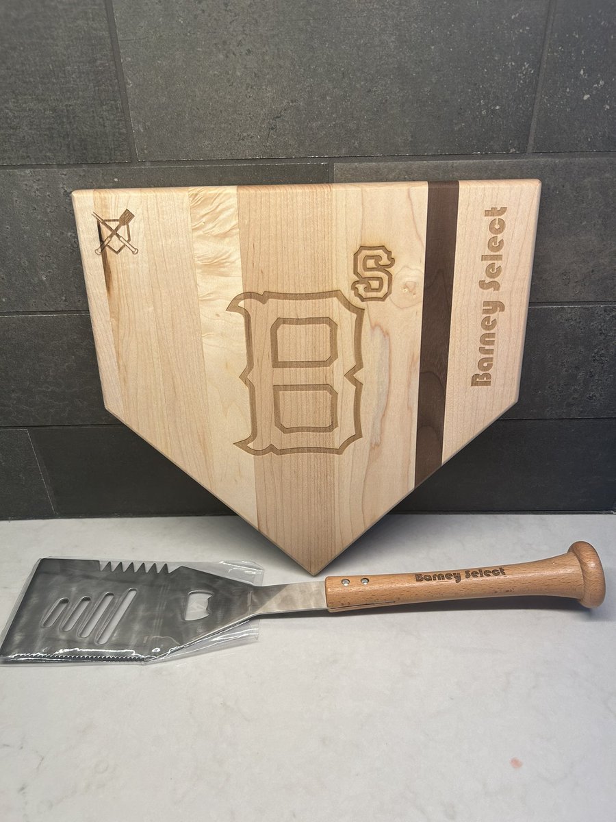 Super excited about my new Baseball BBQ tools and cutting board/serving board!! Need a good Christmas idea or office gift idea? Follow the link and personalize your Baseball BBQ equipment today!!! 

baseballbbq.com/?rfsn=7663610.…