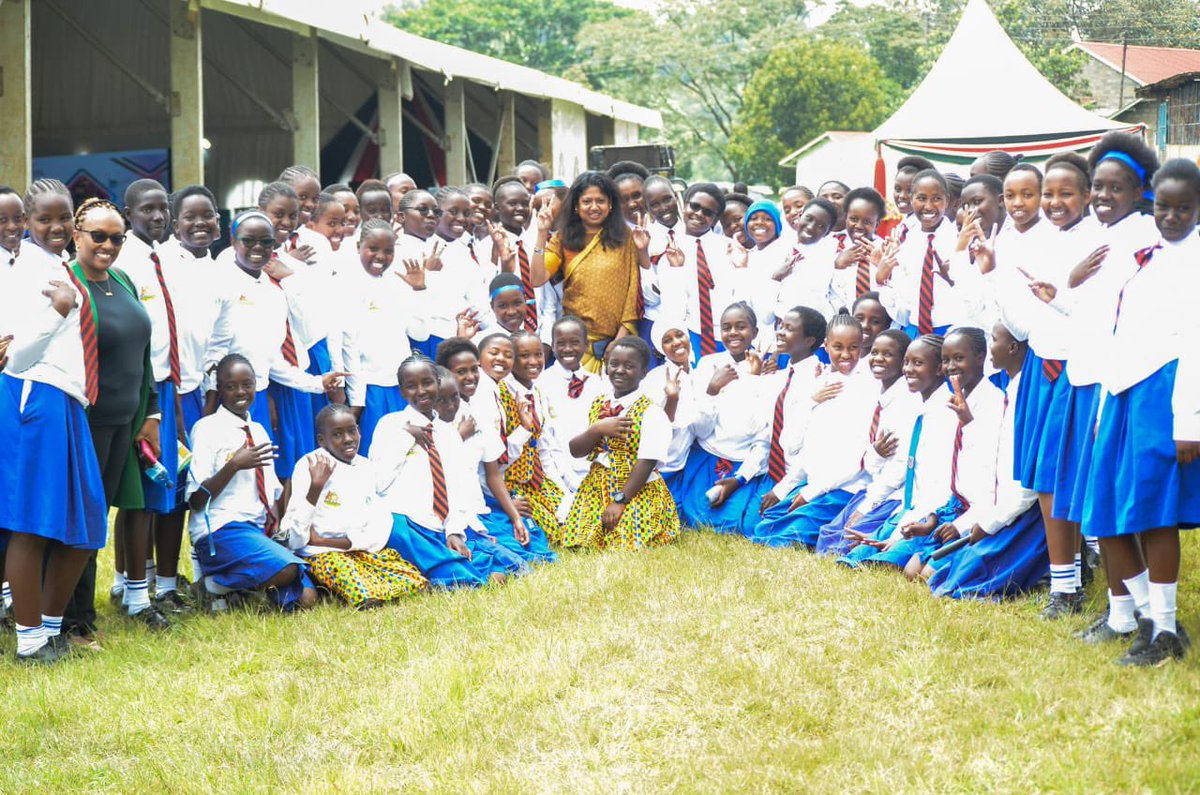 UNICEFKenya's tweet photo. Rep. @ShaheenSnilofer today joined #DayofTheGirl celebrations in Kericho County.
 
The #IDG2023 event brought together the Lake Region Economic Bloc, development partners and private sector to discuss programmes that ensure equal opportunities &amp; scaling-up investments for girls. https://t.co/IV4Cs9g95R