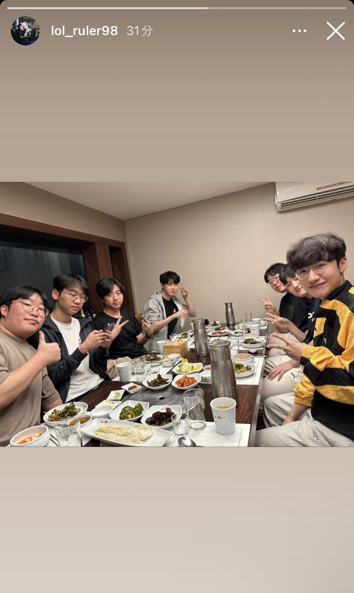 Ruler @RulereluR having dinner with Gen.G @GenG members! Different teams, but friendship never change. #LPL #LCK #Worlds2023 #JDGWIN #GENGWIN